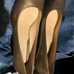 Cole Haan beautiful golden green pumps